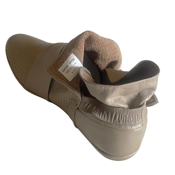 Class Act Women's Round Toe Perforated Pattern Cross Bow Tie Leather Ankle Boots - Picture 7 of 7